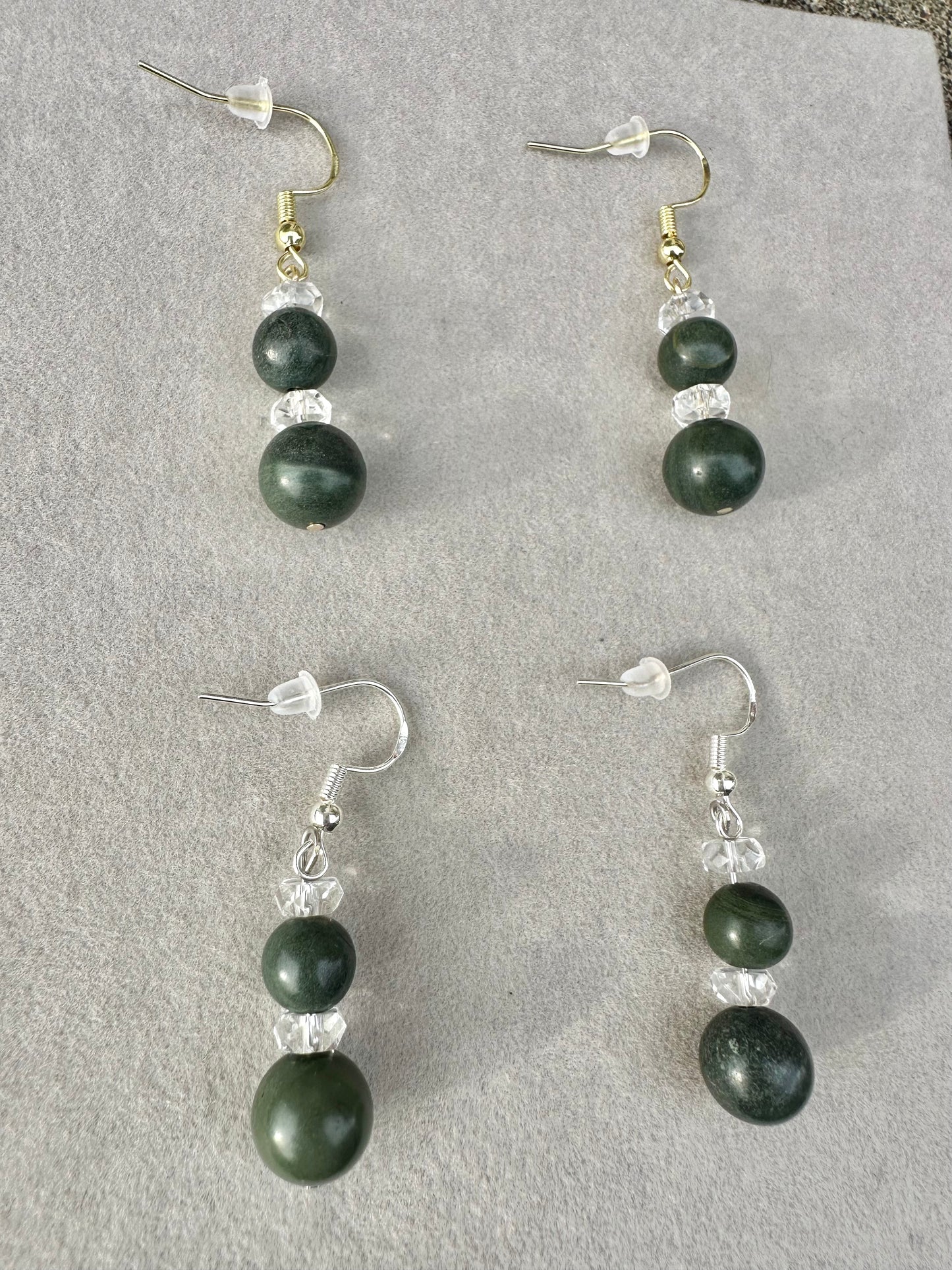 アオトラピアスセット(片耳にアオトラビーズ2つ)