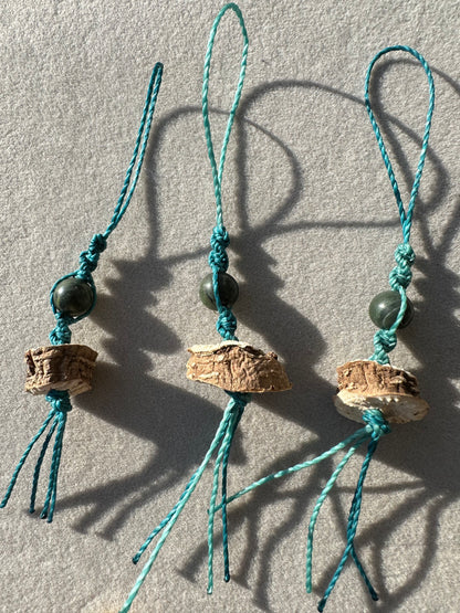 縄文×アイヌのお守り　アオトラ石・イケマ